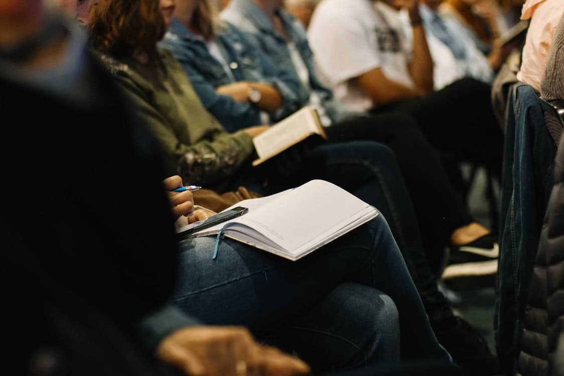 Simplifying Sales Tasks with AI-Powered Meeting Scheduling
